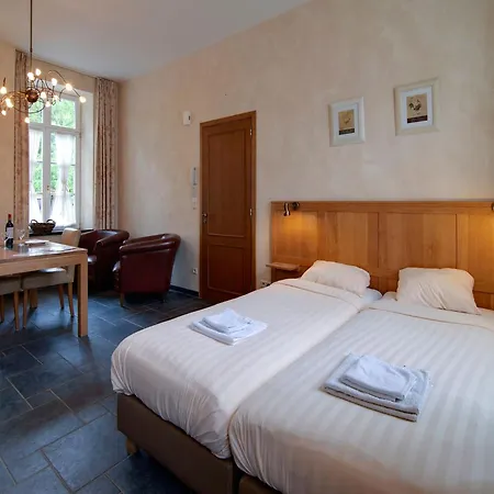 Cozy In A 16th Century Castle, Cleaning Included Holiday home
