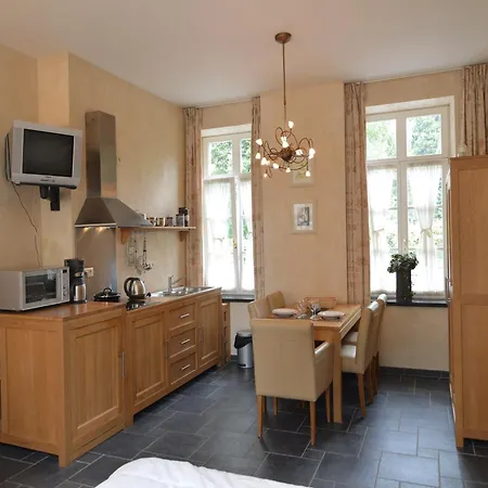 Cozy In A 16th Century Castle, Cleaning Included Holiday home