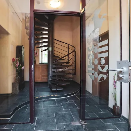 Cozy In A 16th Century Castle, Cleaning Included بيت للعطل آيويل
